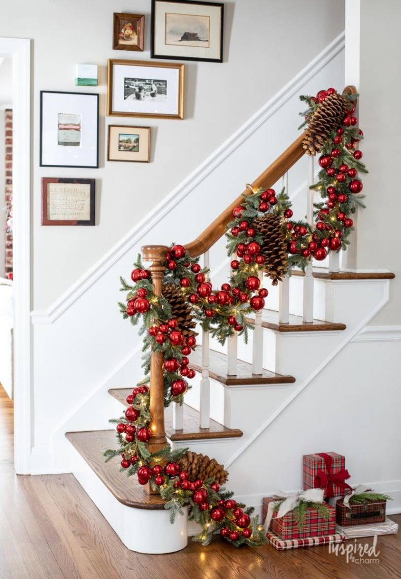 Best Christmas Stair and Stair Rail Decorations