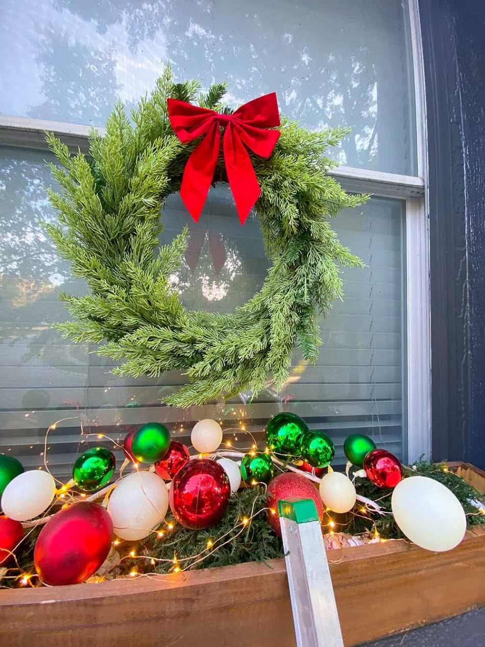 Best Christmas Window Decorations - Christmas Window Ideas