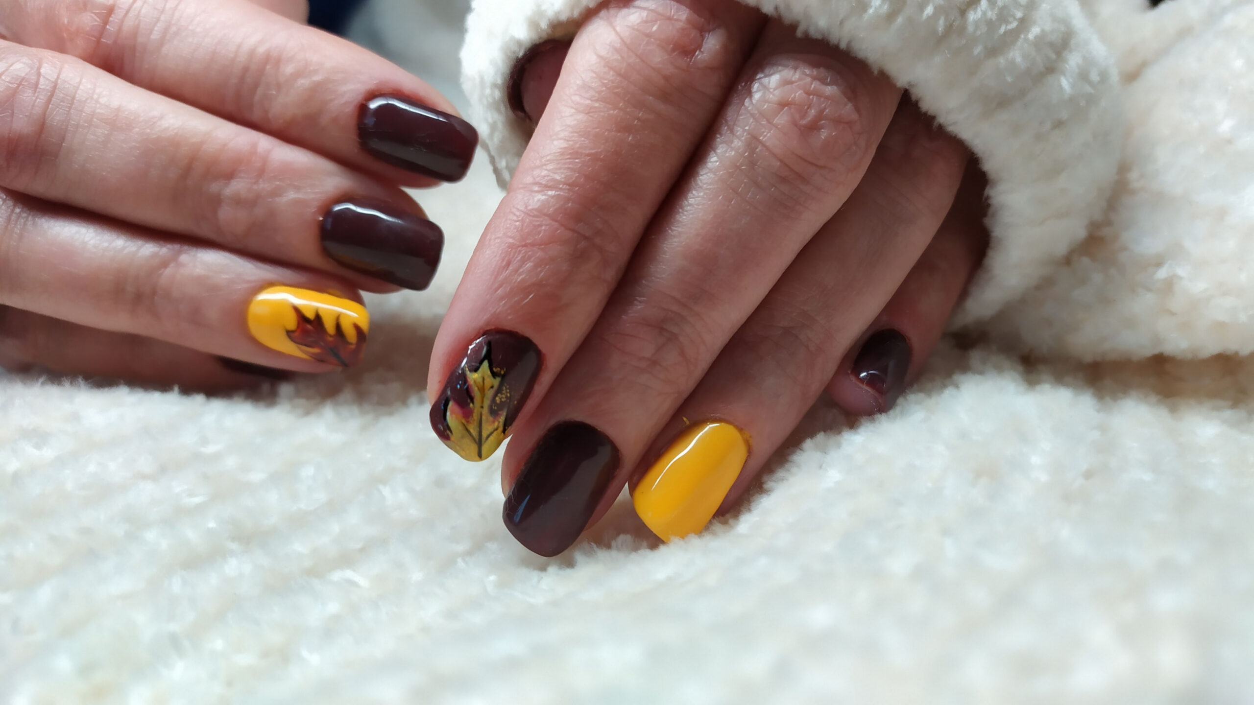 Best Thanksgiving Nails  to Get a Festive Look