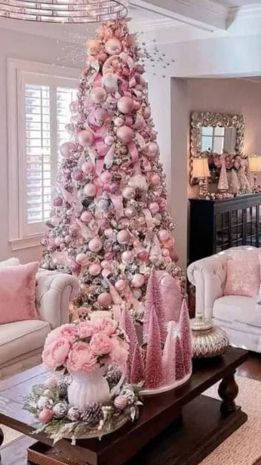 Christmas Decor At Its Finest in   Pink christmas tree