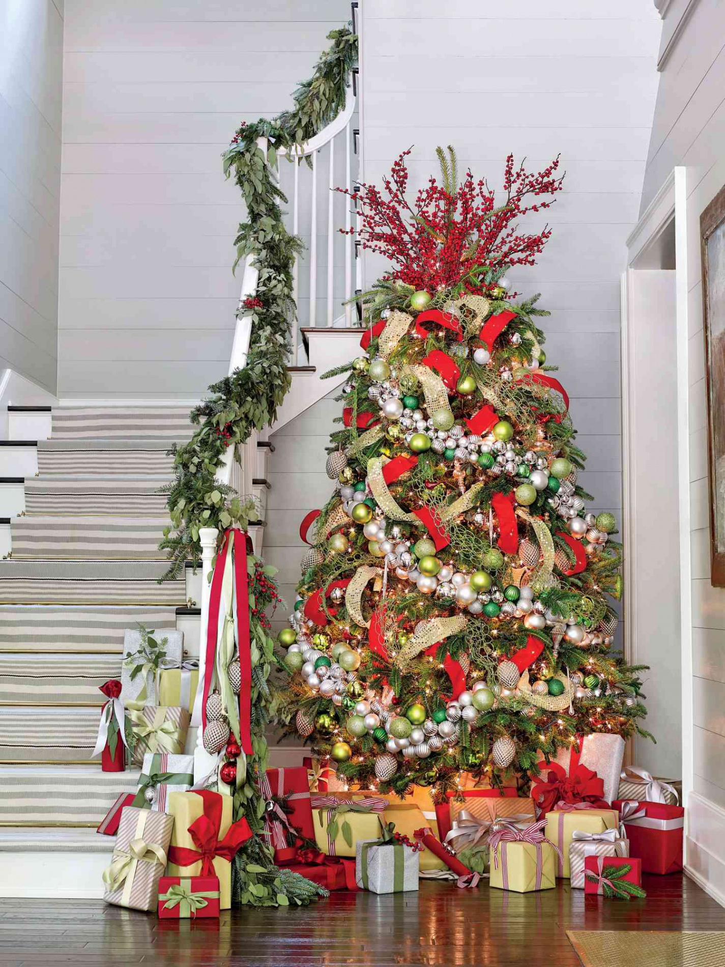 Christmas Tree Decoration Ideas For a Dazzling Holiday