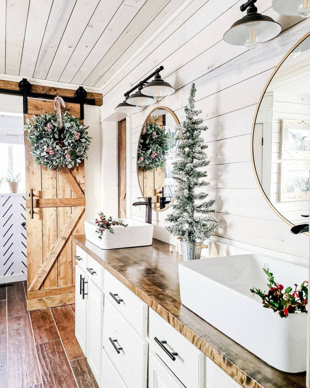 Easy Christmas Bathroom Decor Ideas