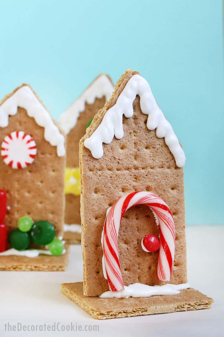 EASY GRAHAM CRACKER GINGERBREAD HOUSES for Christmas