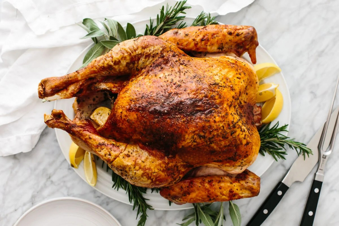 Easy Thanksgiving Turkey (Best No-Fail Recipe)