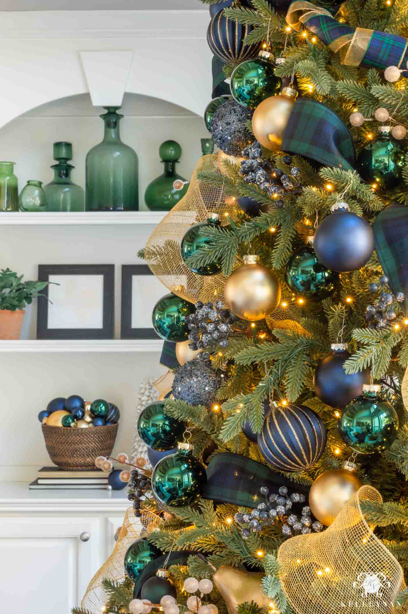 Holiday Home Tour - Collection of Christmas Decorating Ideas