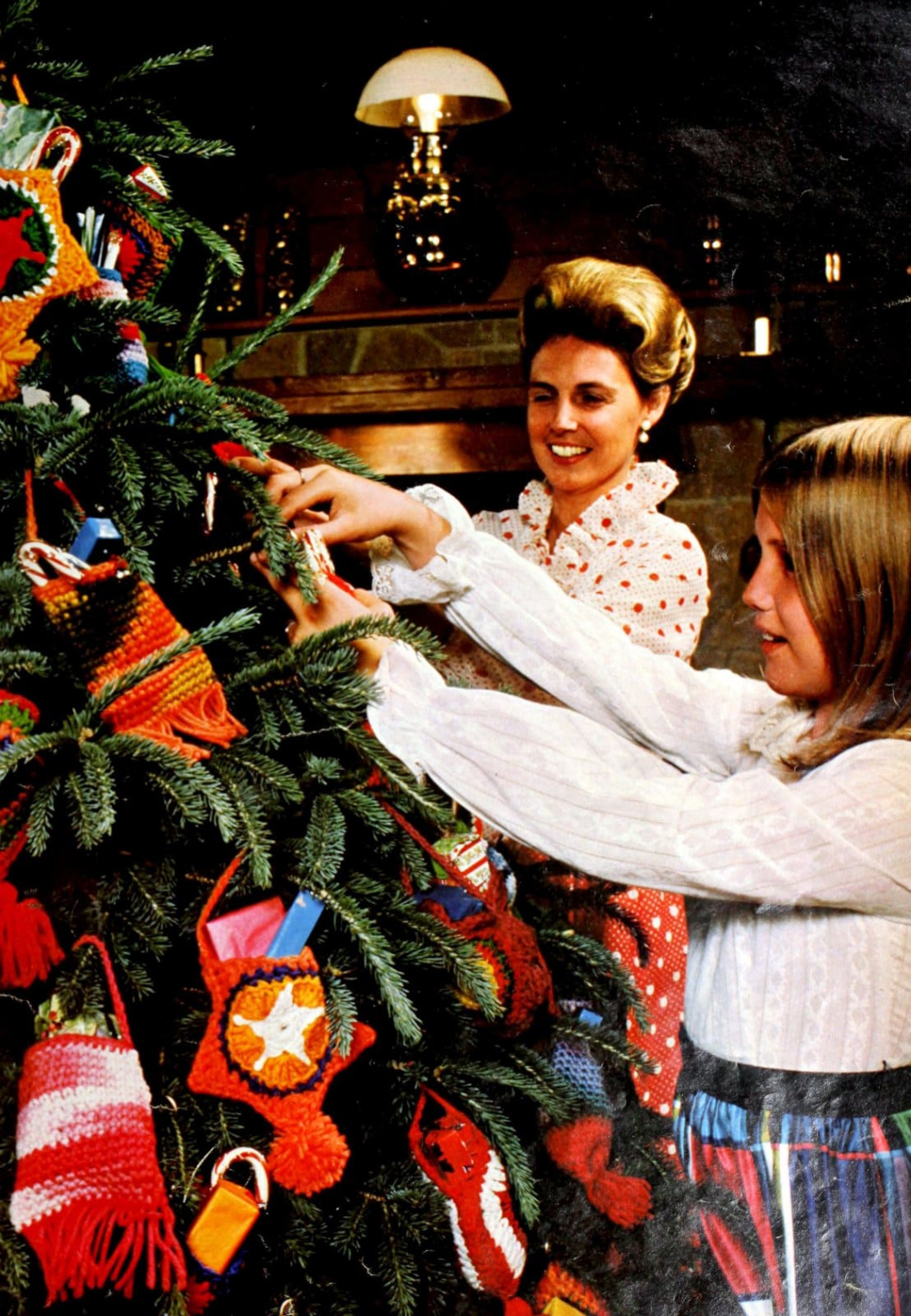 How did people decorate Christmas trees in the s? See