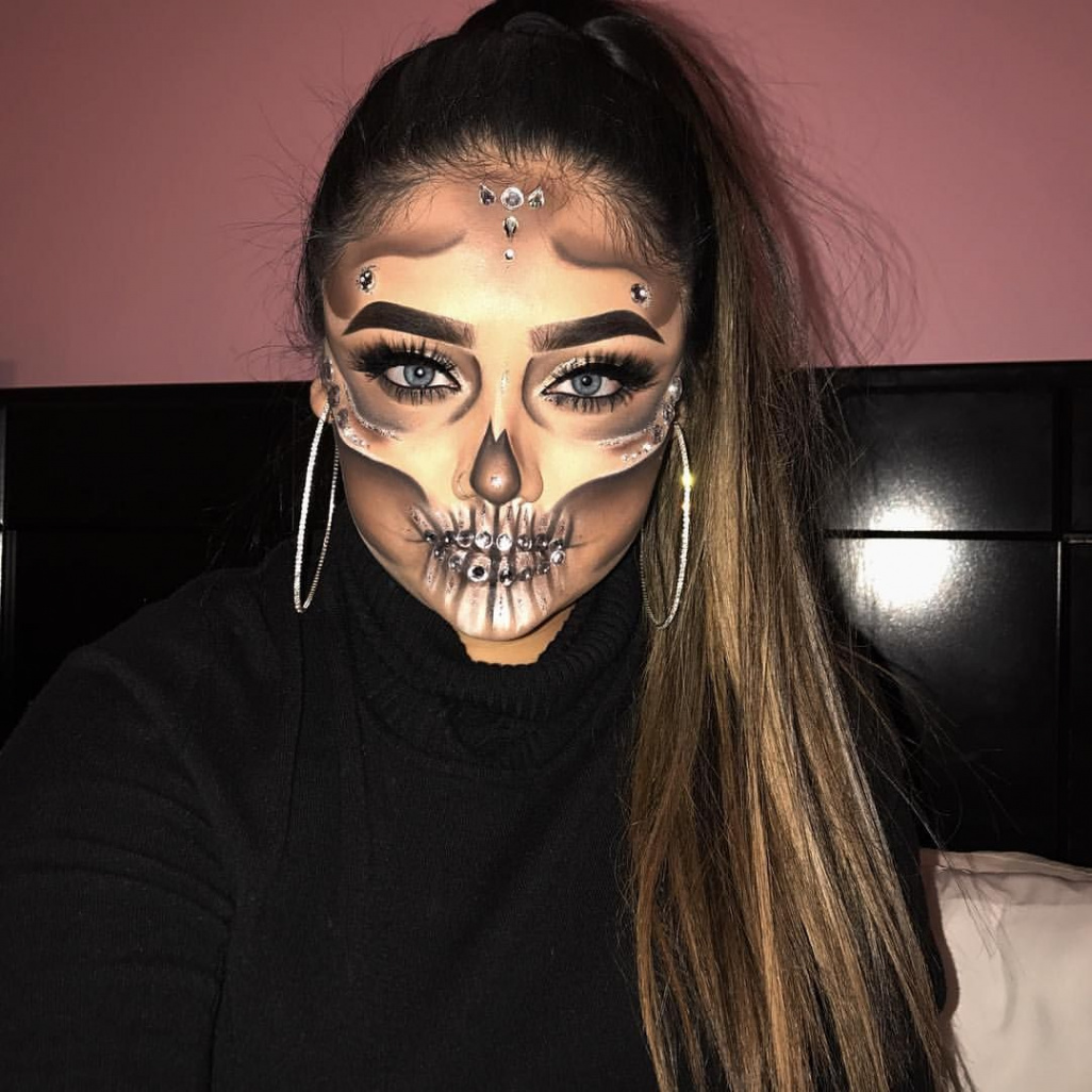 Jay no Instagram: “HAPPY HALLOWEEN 👻 Glam Skull inspired by