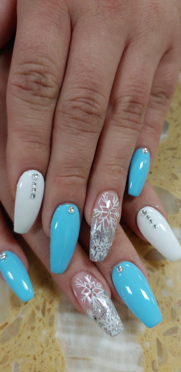 Light blue snow flakes  Blue and white nails, Winter nails