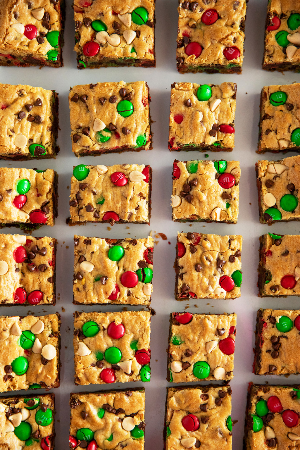 M&M Christmas Cookie Bars