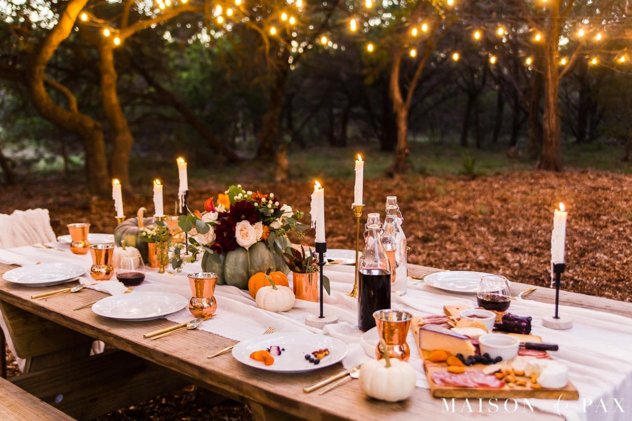 Outdoor Friendsgiving Table Decorating Ideas - Maison de Pax