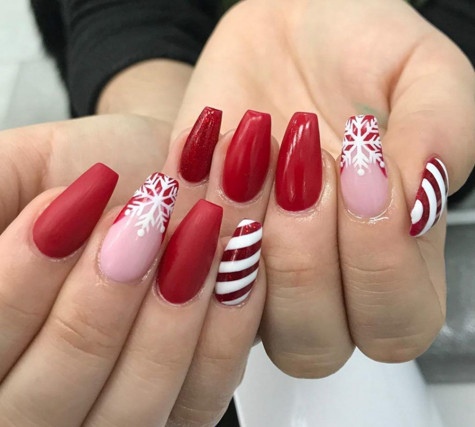 Outstanding Christmas Nail Designs to Celebrate This Year