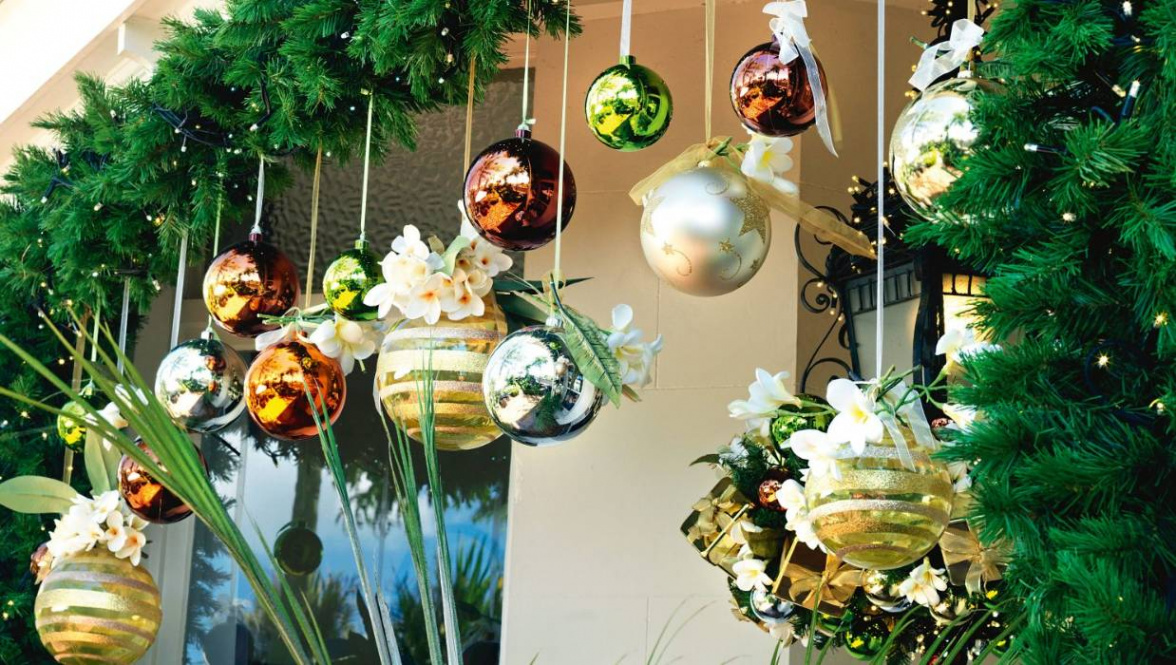 Planning an outdoor Xmas? Check out these al fresco decoration