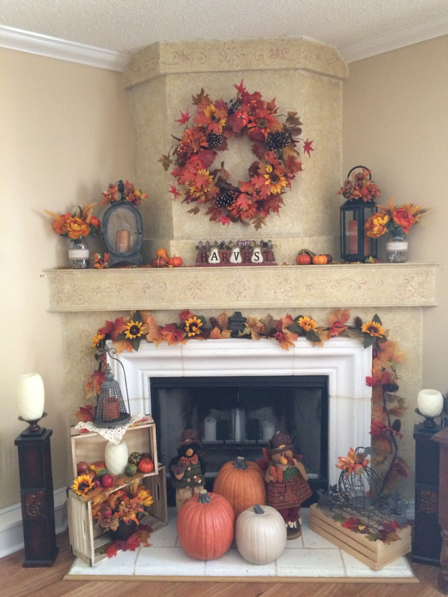 Pretty Fall Fireplace Decor #thanksgiving #harvest #fall