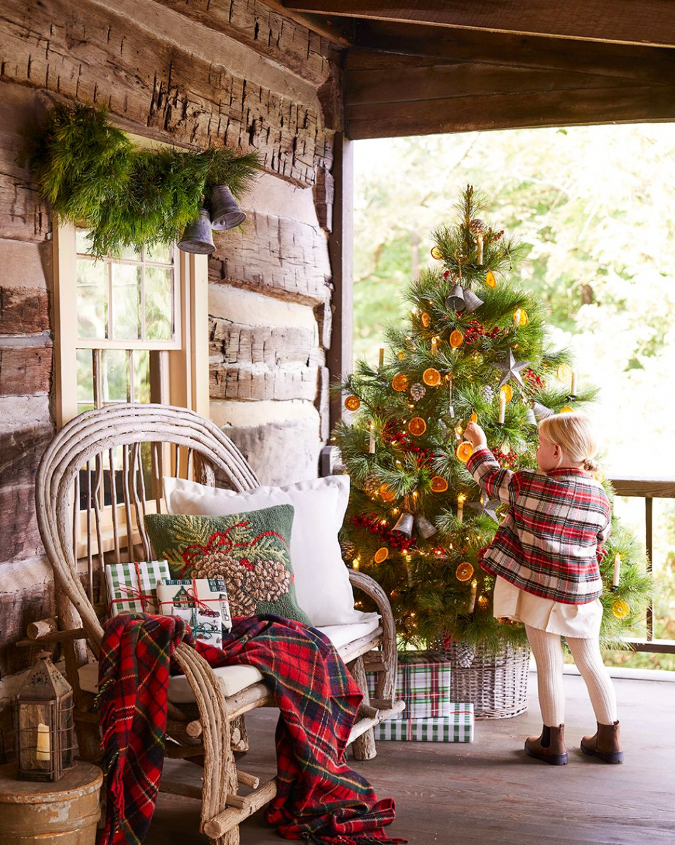 Rustic Christmas Trees to Decorate Your Farmhouse in