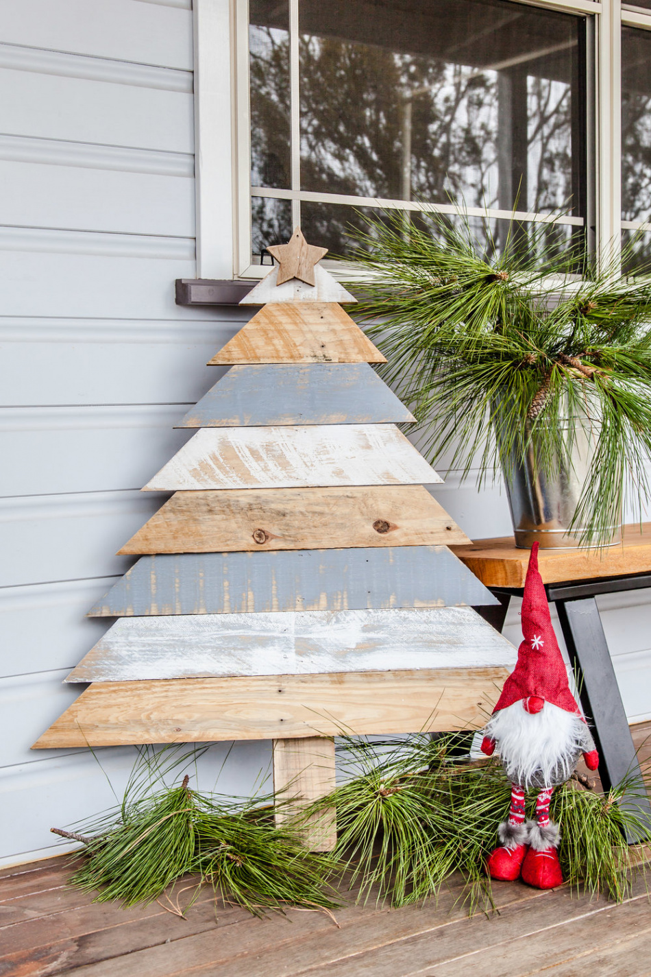 Rustic Pallet Christmas Tree + Video — The Whimsical Wife  Cook