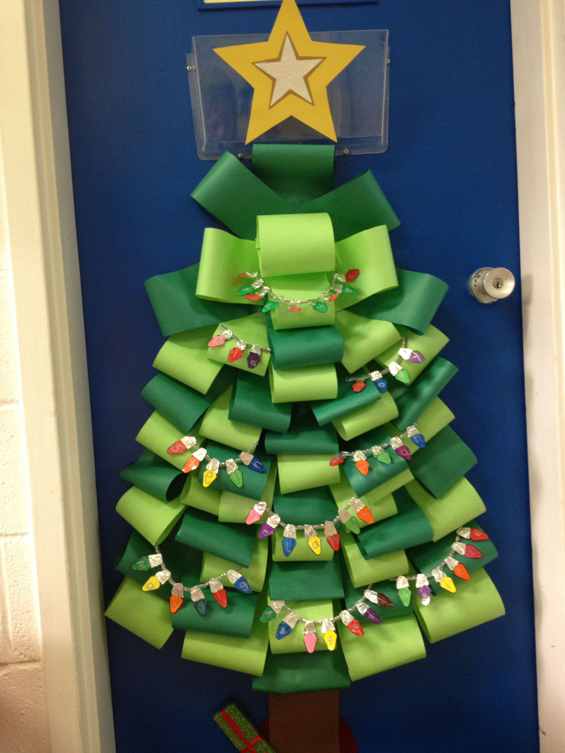 Teachers Who Nailed The Holidays  Christmas classroom door