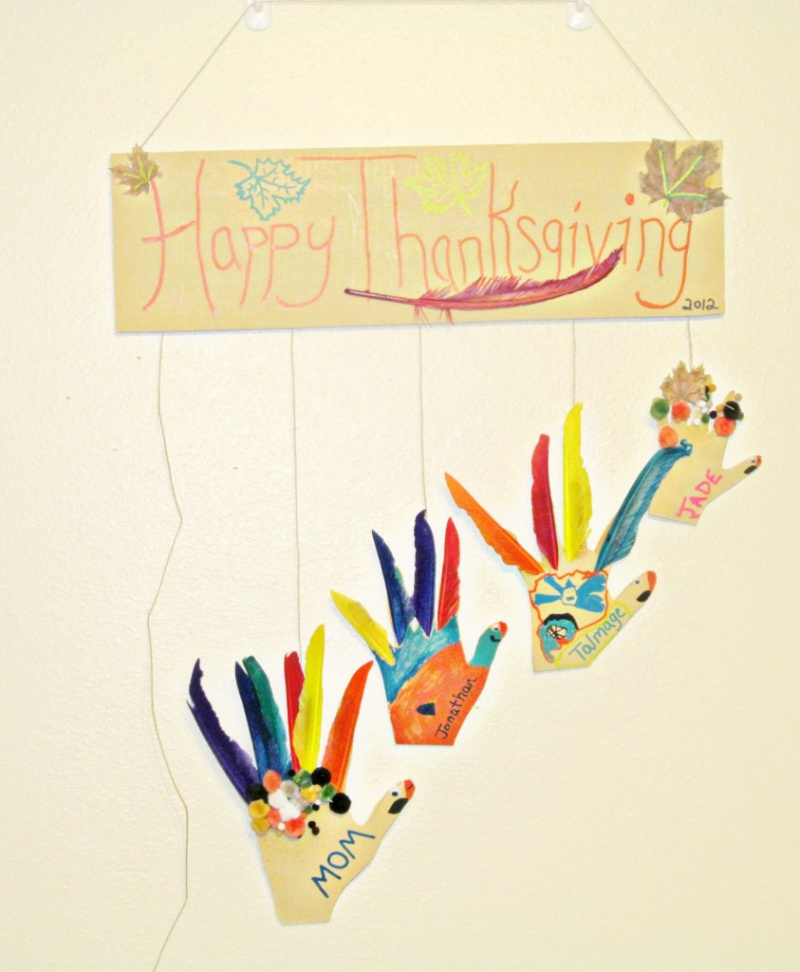 Thanksgiving Crafts: DIY Hanging Turkey Hands