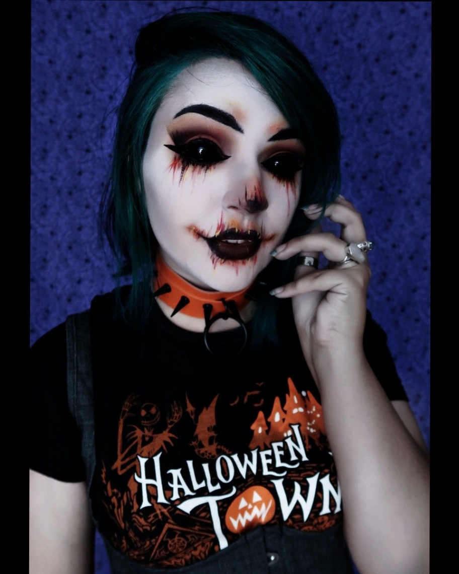 Willow Von Witcher  nightmarekittykat  Pumpkin Scarecrow