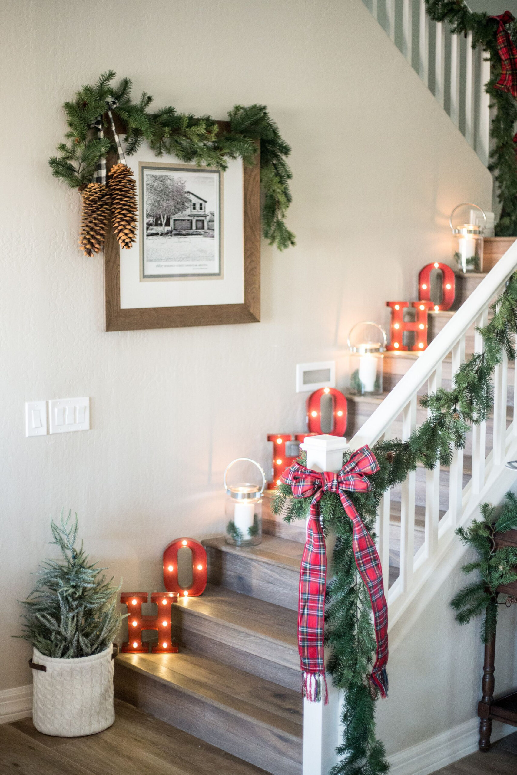 Best Christmas Light Ideas For Small Spaces - How to Decorate with