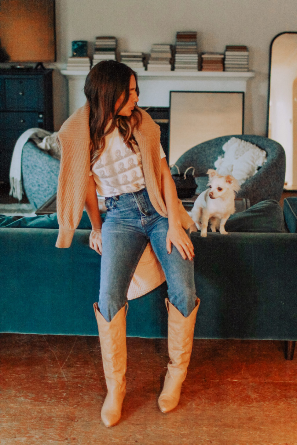 DAILY LOOK: KNEE HIGH BOOTS OVER JEANS - RAE ANN KELLY