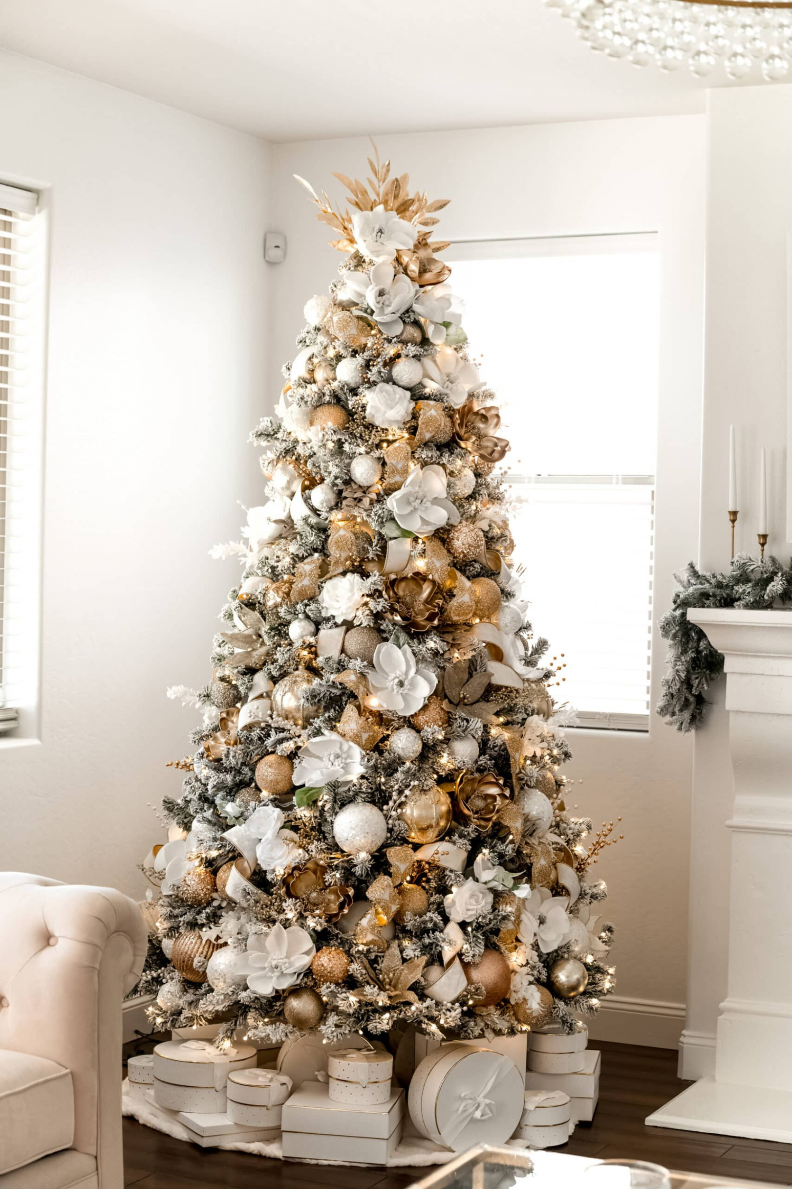 How to Decorate an Elegant White and Gold Christmas Tree Like A Pro