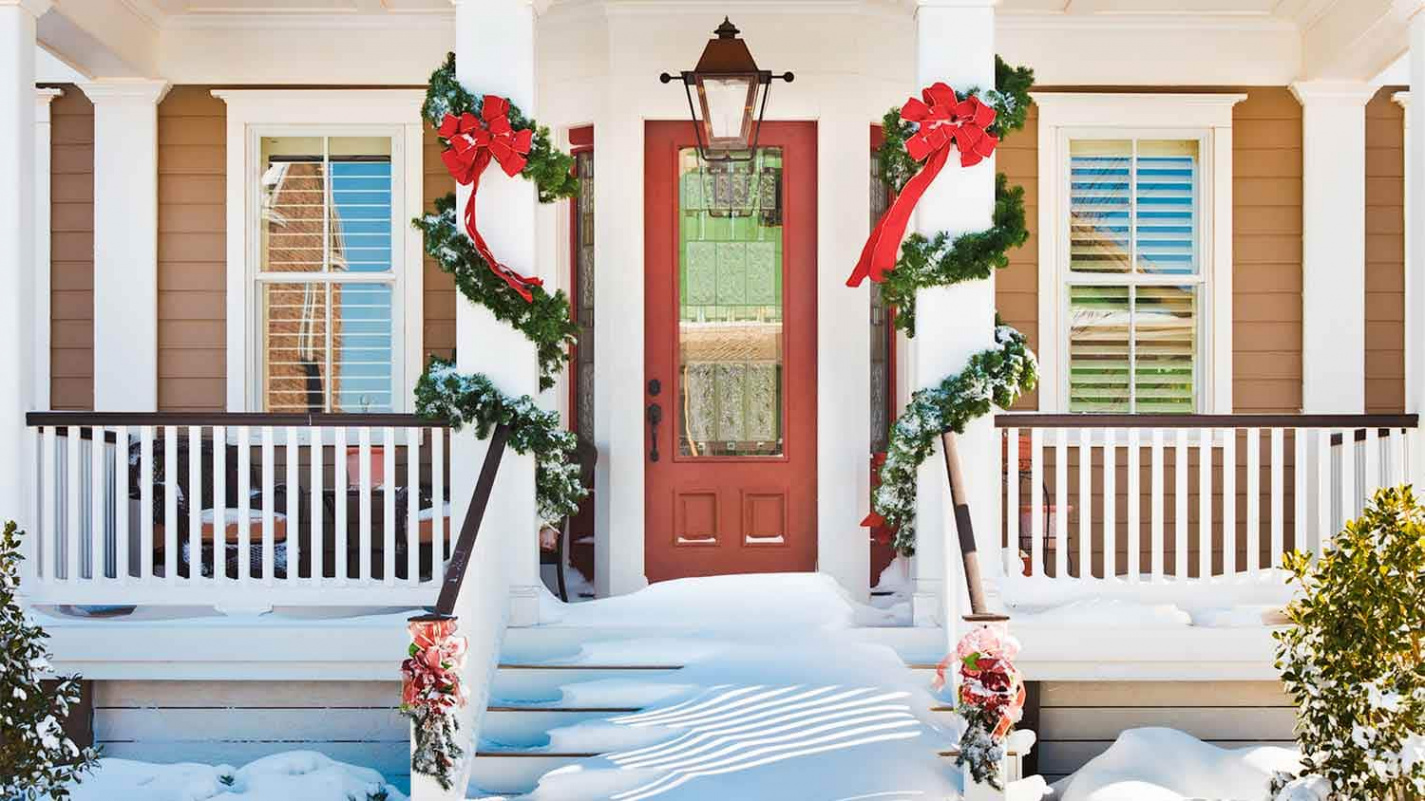 How To Decorate Columns for Christmas Cheer