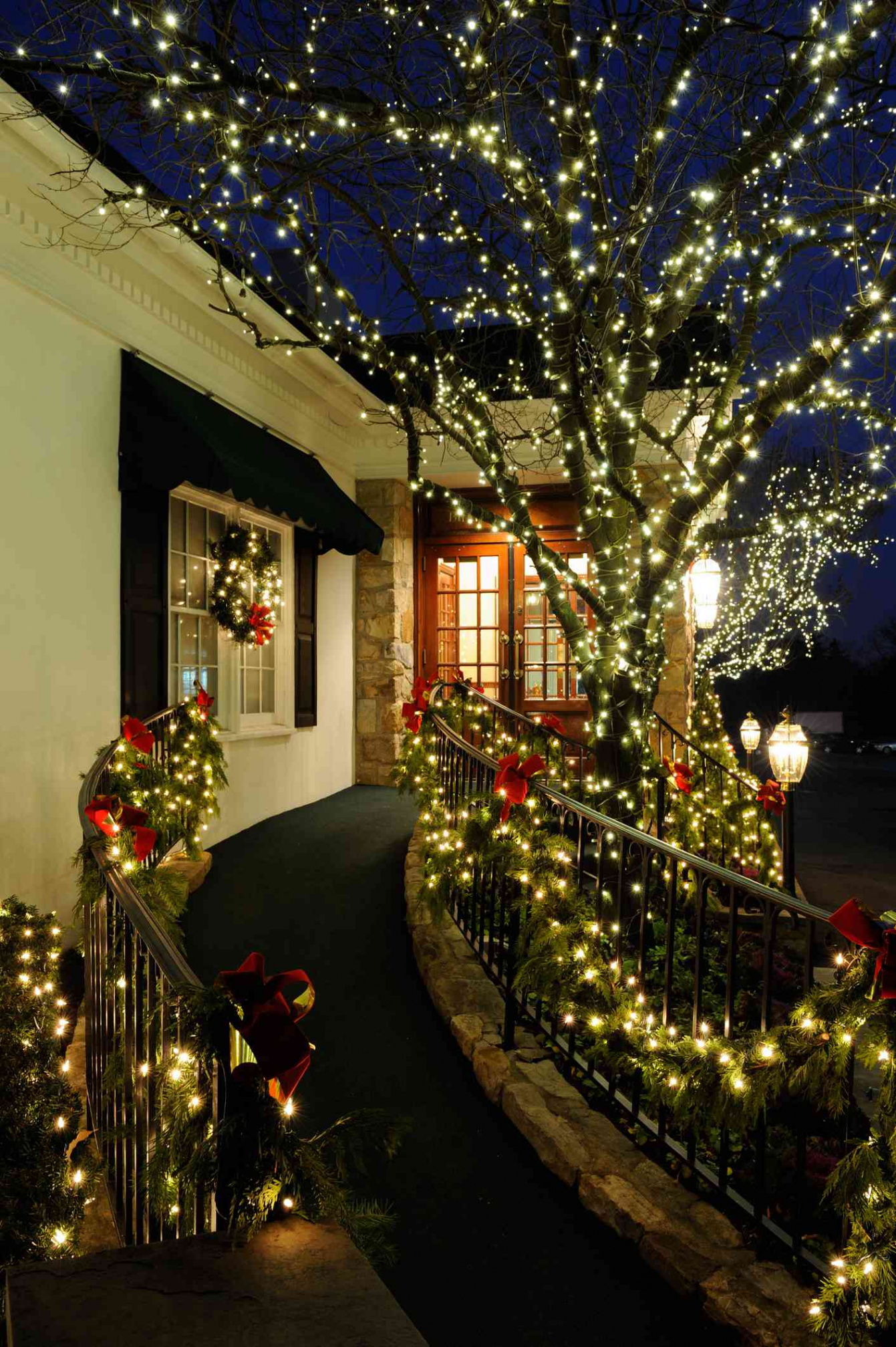 Outdoor Christmas Lights Ideas That Are Sure to Impress