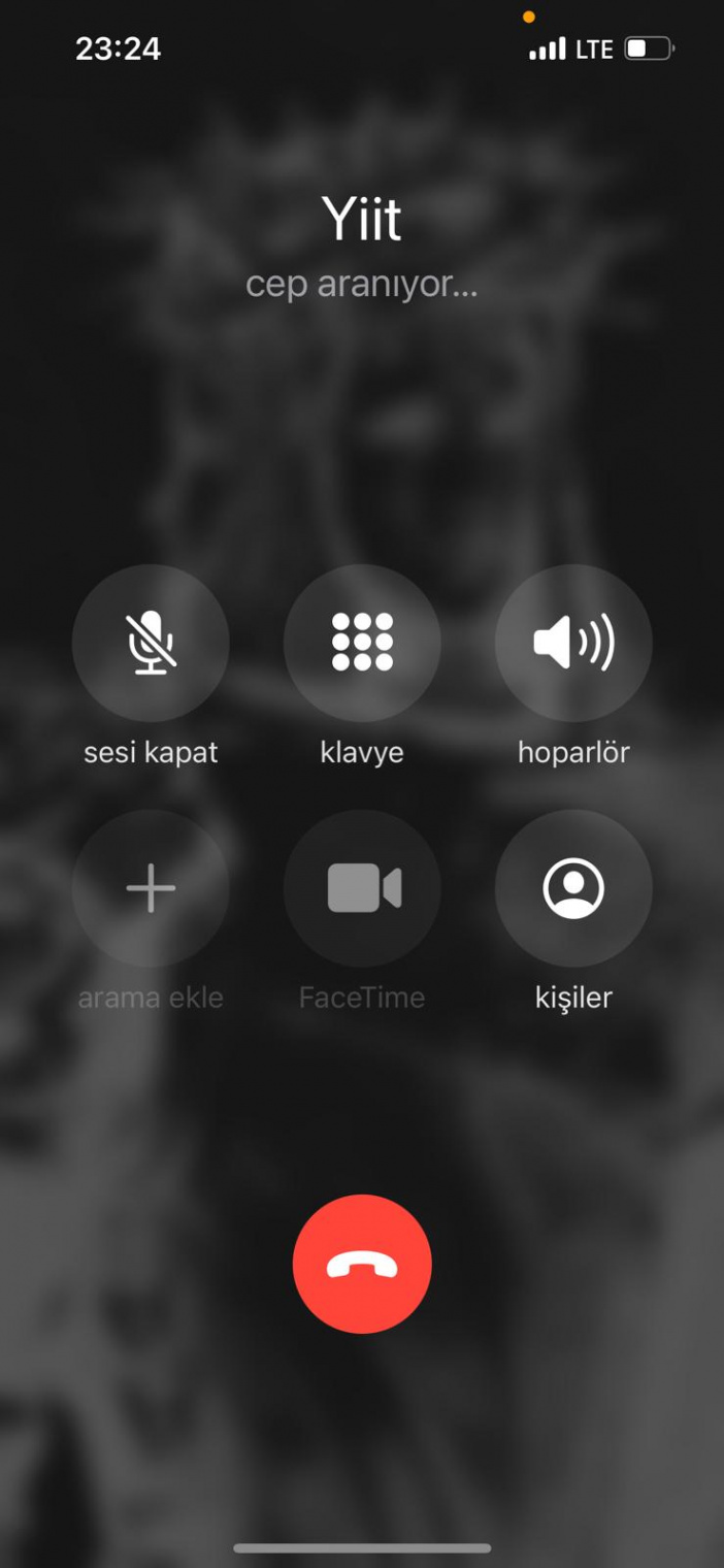 Outgoing call background on iPhone is blu - Apple Community