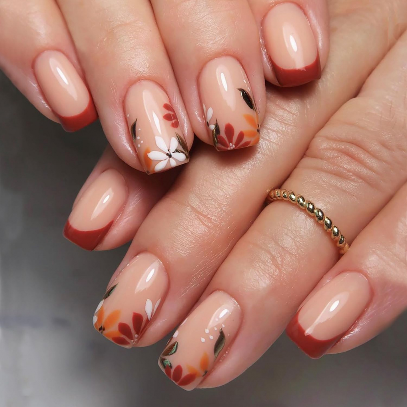 Pcs Short Press on Nails Square Fall Fake Nails Nude Full Cover Stick on  Nails with Maple Leaf Pattern Designs Glossy French Nails Thanksgiving