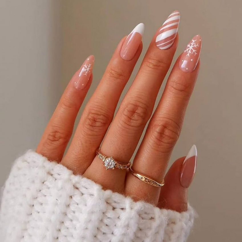 Vatocu Christmas Artificial Nails Short Nude White Nails for Sticking  Snowflake Lines False Nails French Acrylic Press On Nails for Women and  Girls