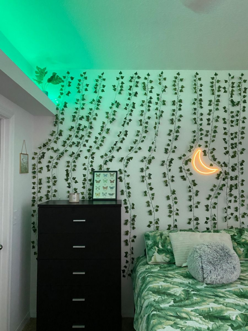 Wall vines  Green rooms, Green room ideas bedroom, Aesthetic bedroom