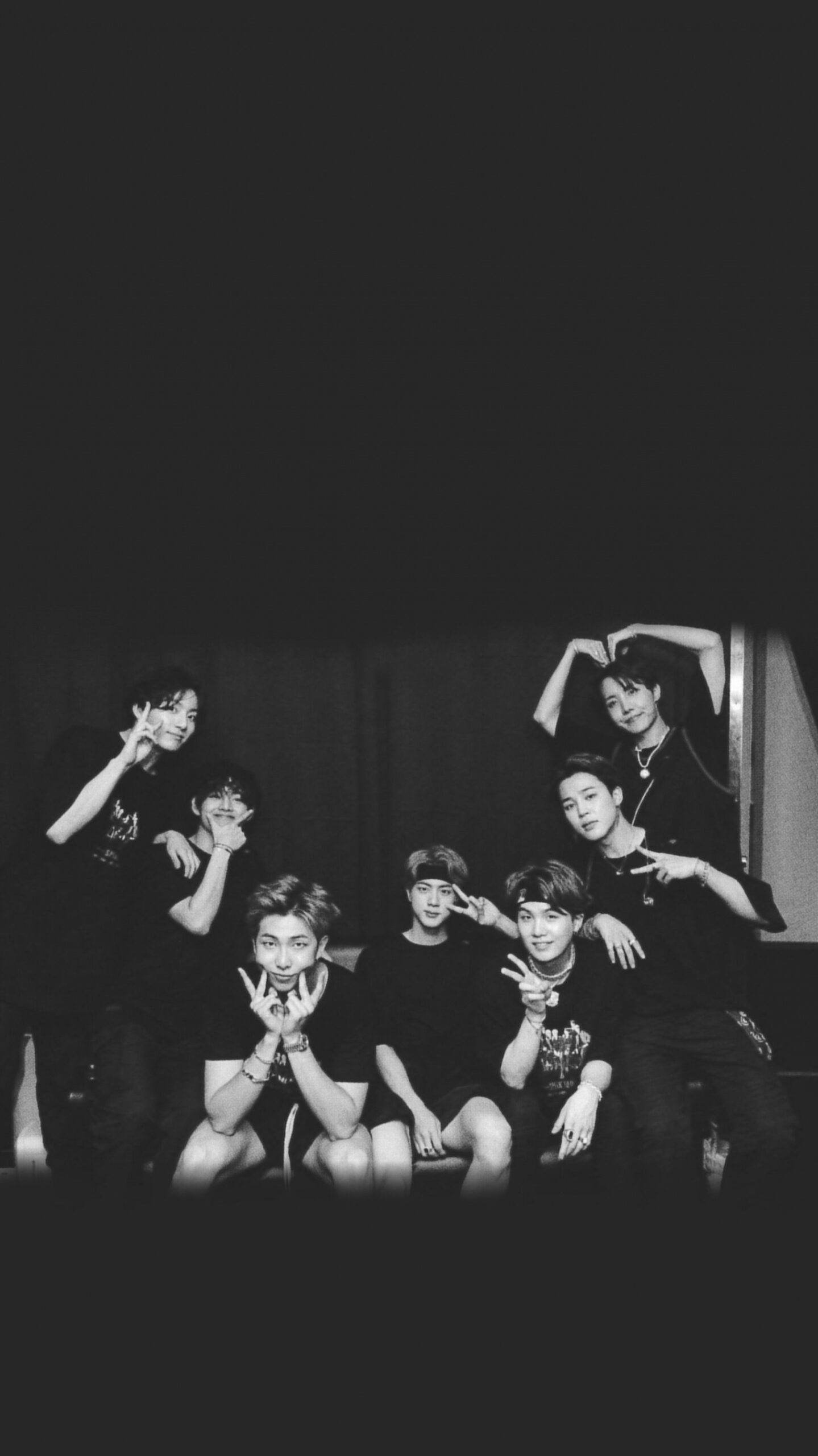 BTS WALLPAPER / LOCK SCREEN (BW)  Bts group photo wallpaper