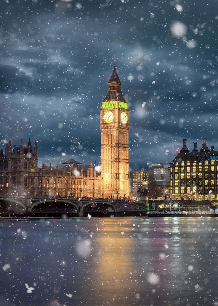 Christmas Tree Wallpaper London