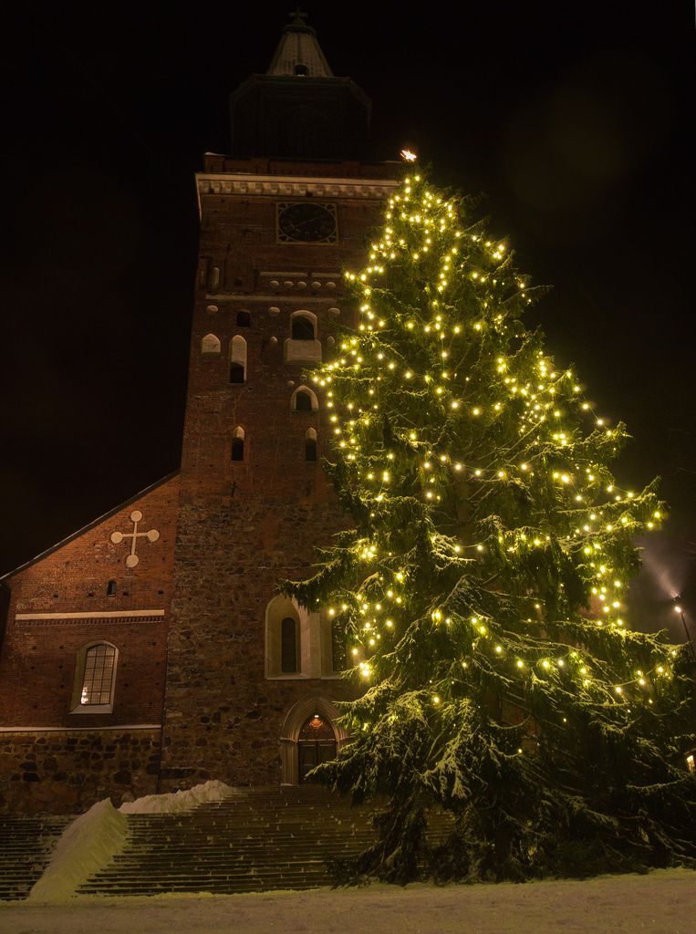 Giant Christmas Tree Wallpaper